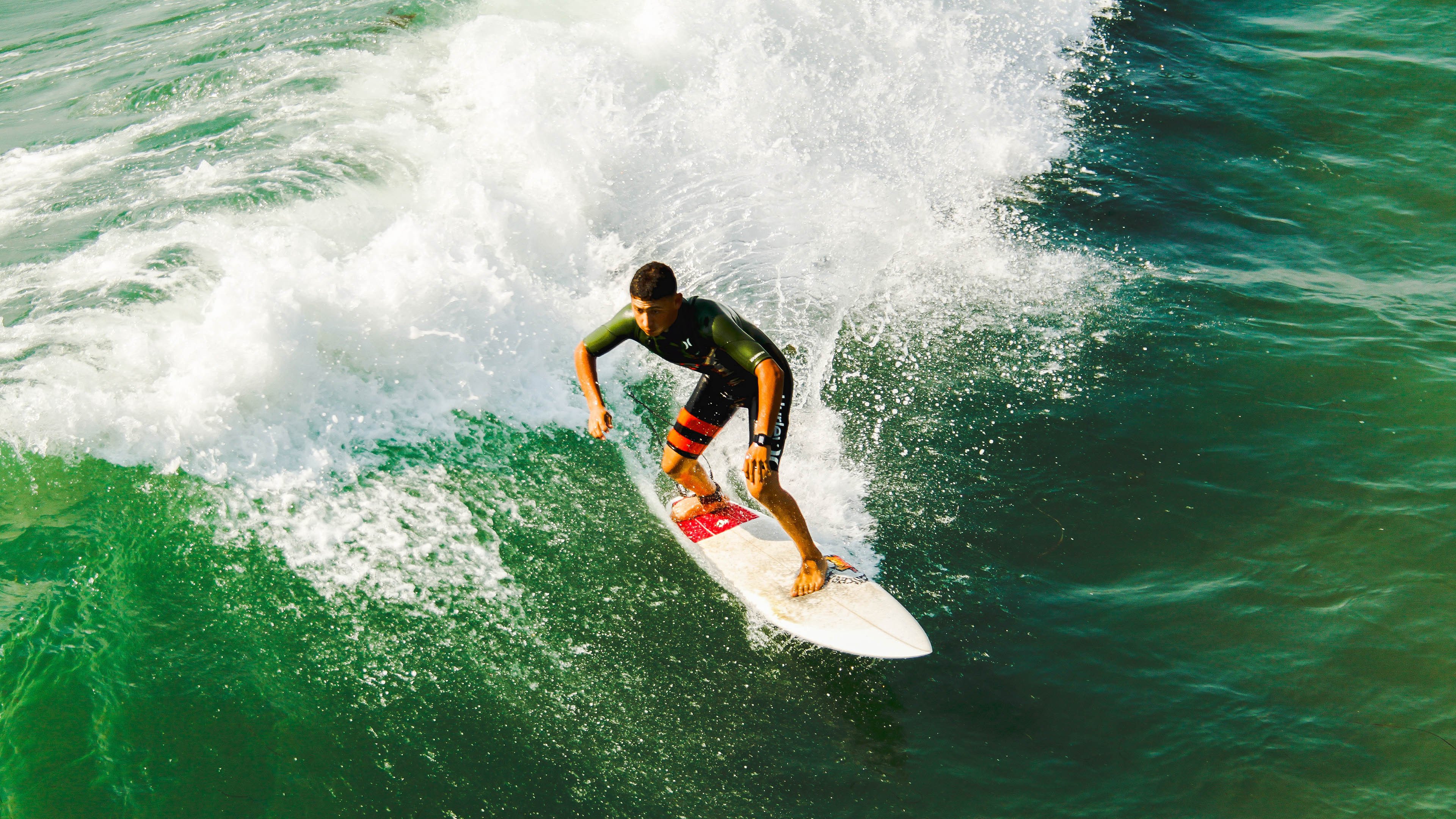 开云体育中国-莱万化身破城巨锤，多特蒙德巅峰对决碾碎亚特兰大防线  第2张